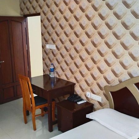 Hotel Falcon Thiruvananthapuram Extérieur photo