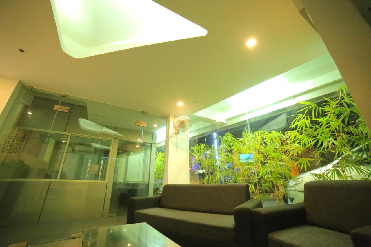 Hotel Falcon Thiruvananthapuram Extérieur photo