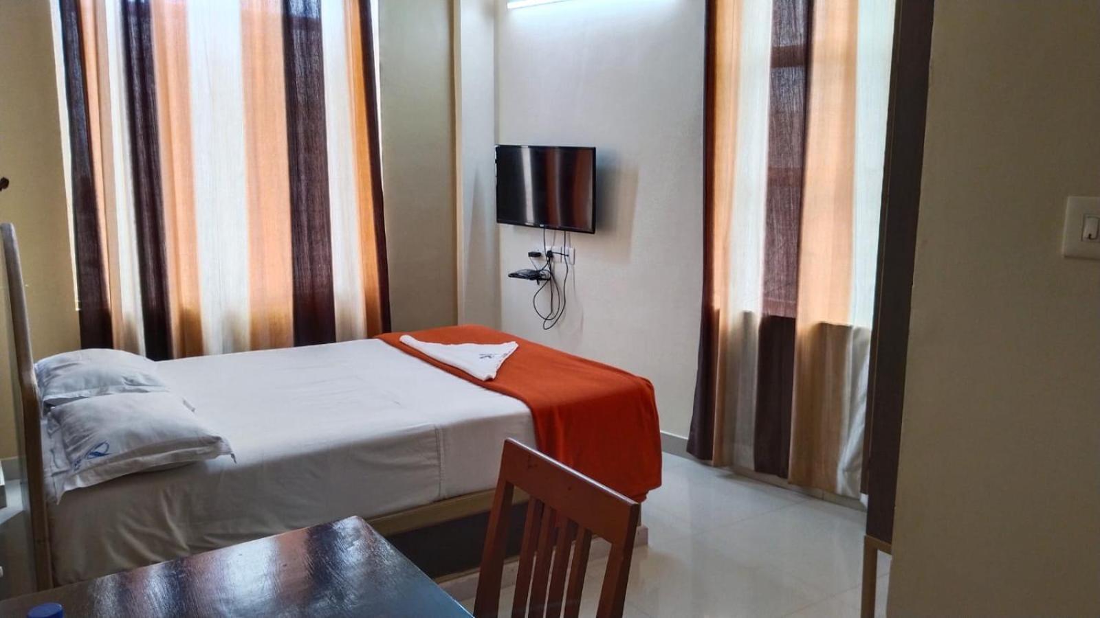 Hotel Falcon Thiruvananthapuram Extérieur photo