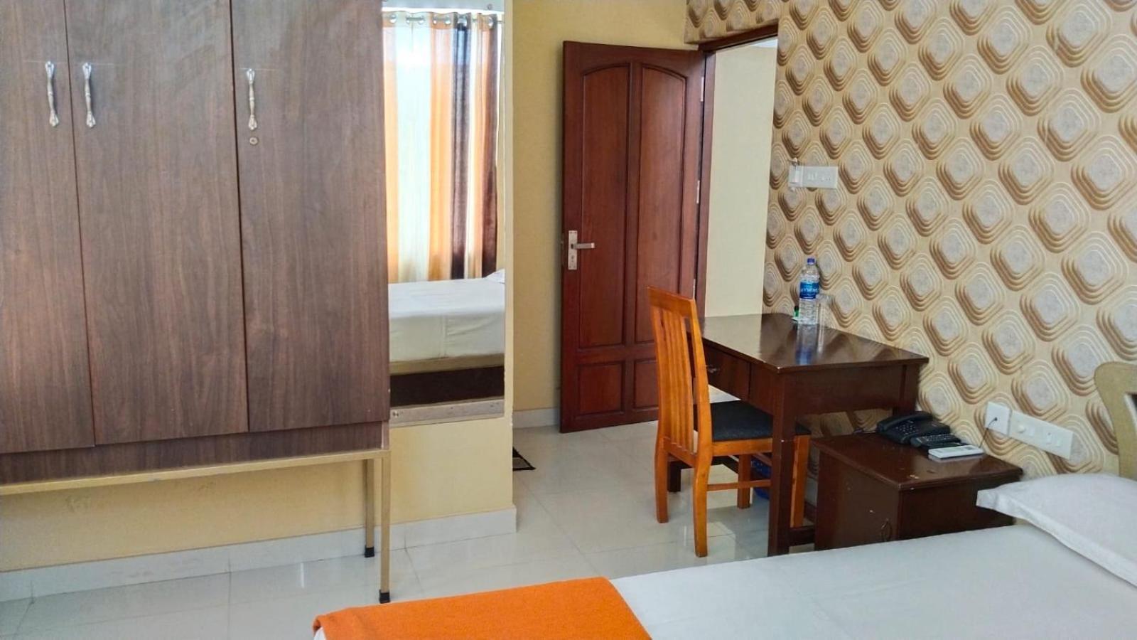 Hotel Falcon Thiruvananthapuram Extérieur photo